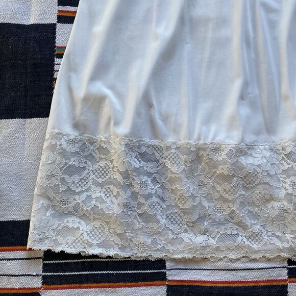 Vtg Vanity Fair White Nylon Full Slip/Dress Lingerie Lace top Lace Hem Sz 38 - Picture 9 of 16